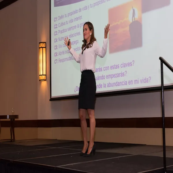 Nadia Vado, conferencista para eventos corporativos sobre Inteligencia Emocional