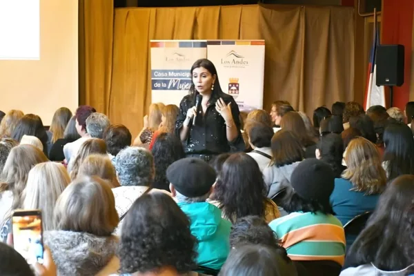 Pamela Lagos, conferencista para eventos corporativos sobre Neurociencia Aplicada