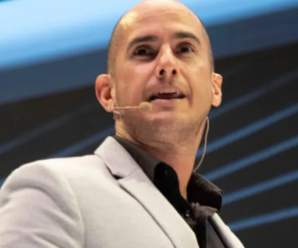 Rodrigo Fernández — Conferencista de Cambio y Adaptación